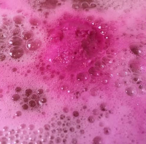 Marshmallow & Musk Large Heart Bath Bomb | 240G