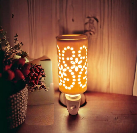 ELECTRIC OIL BURNER NIGHTLIGHT  + FREE BULB