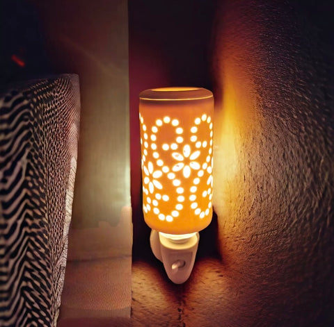 ELECTRIC OIL BURNER NIGHTLIGHT  + FREE BULB